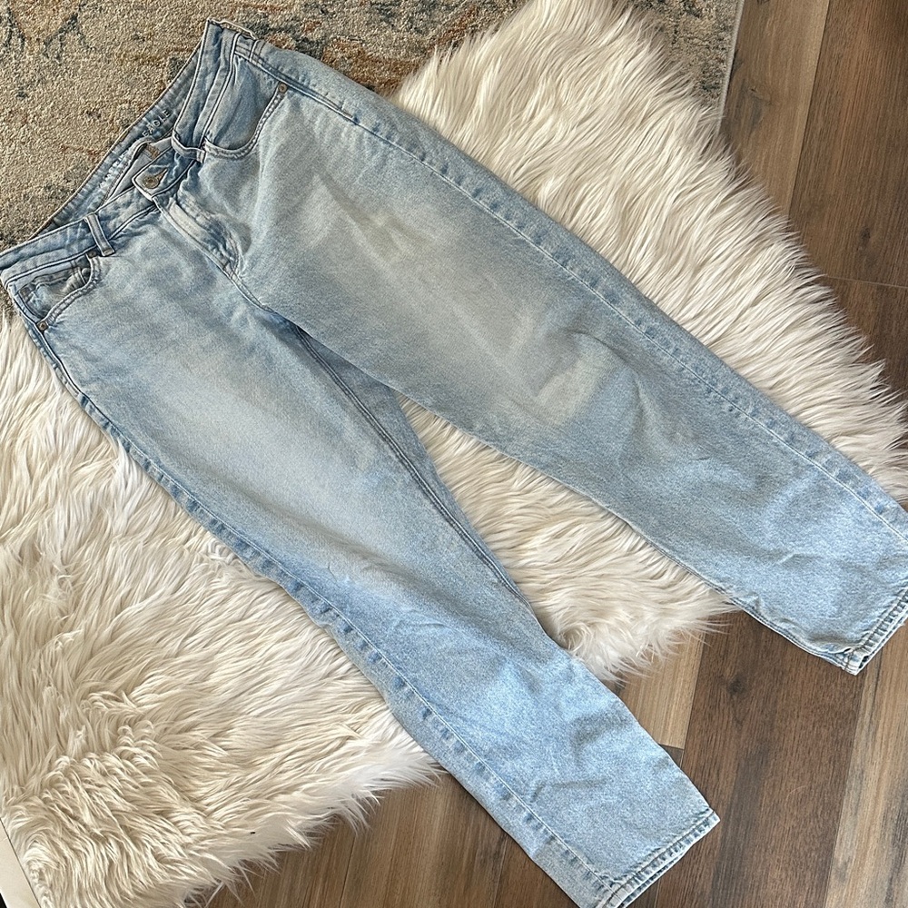 American Eagle Mom Jeans- Straight Leg Jeans